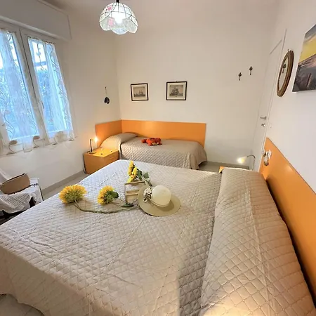 Apartamento Beautiful Three-room On The Ground Floor Of A With Garden Lignano Sabbiadoro