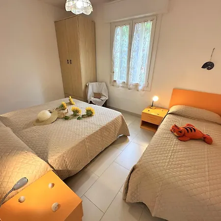 Apartamento Beautiful Three-room On The Ground Floor Of A With Garden Lignano Sabbiadoro